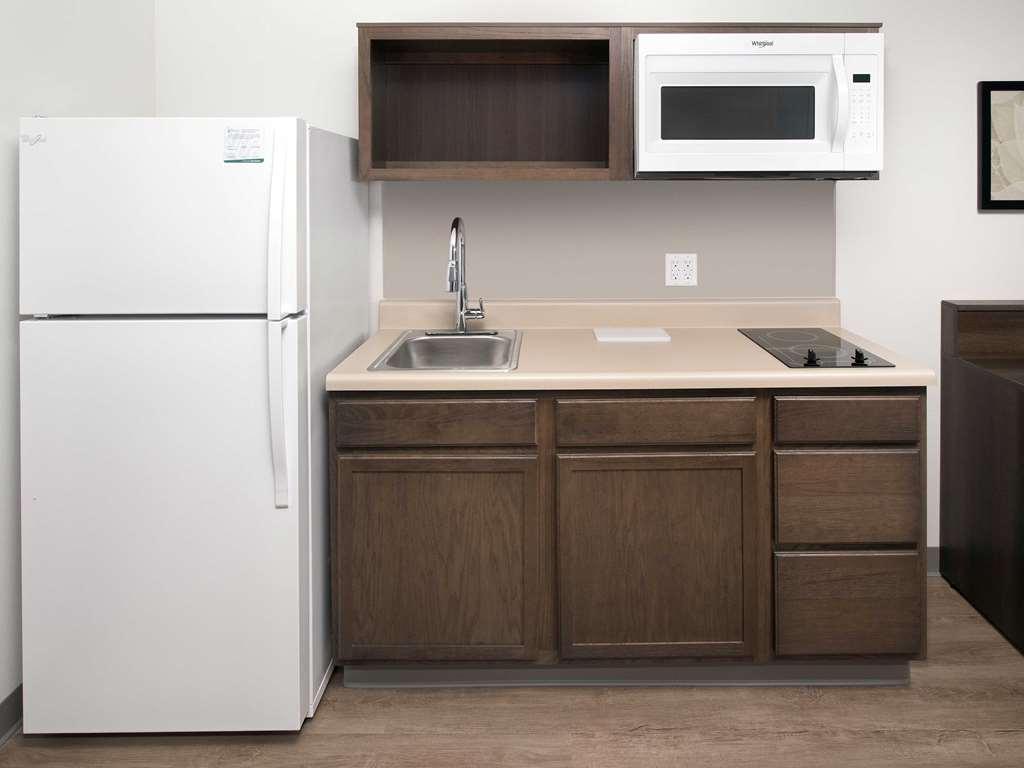 Woodspring Suites Chicago Tinley Park Room photo